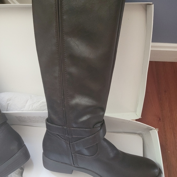 Brand new knee high leather boots - Picture 3 of 4